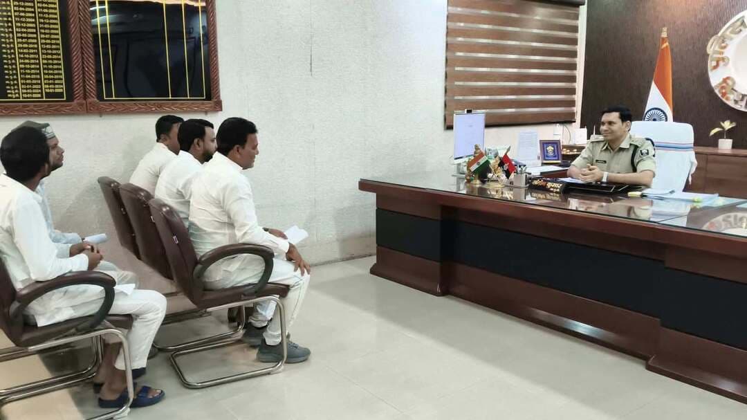 पुलिस अधीक्षक, किशनगंज के द्वारा पुलिस कार्यालय, किशनगंज में जन सुनवाई का आयोजन किया गया। जन सुनवाई के दौरान आम नागरिकों द्वारा प्रस्तुत विभिन्न समस्याओं एवं शिकायतों को गंभीरतापूर्वक सुना गया।