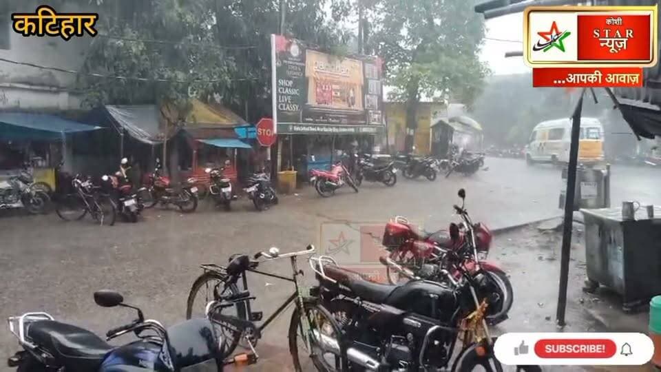 बारिश ने बिगाड़ा दुर्गा पूजा का रंग, मां के दर्शन पर मौसम का खलल