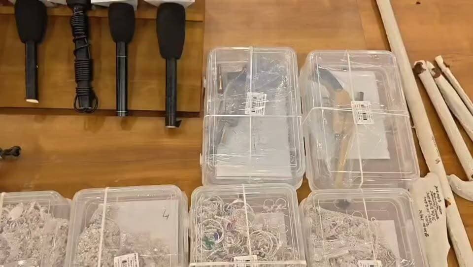 नवागत एसपी सिटी मानुष पारीक का बड़ा खुलासा, दो मुठभेड़ों में पांच गिरफ्तार, तीन के पैर में लगी गोली, एसपी सिटी बोले- दिन में रेकी, शाम को शटर तोड़कर चोरी करता था गिरोह; 24 लाख के चांदी के जेवर, चार तमंचे और अर्टिगा कार बरामद
आजमगढ़
https://abckhabar.in/?p=8982
