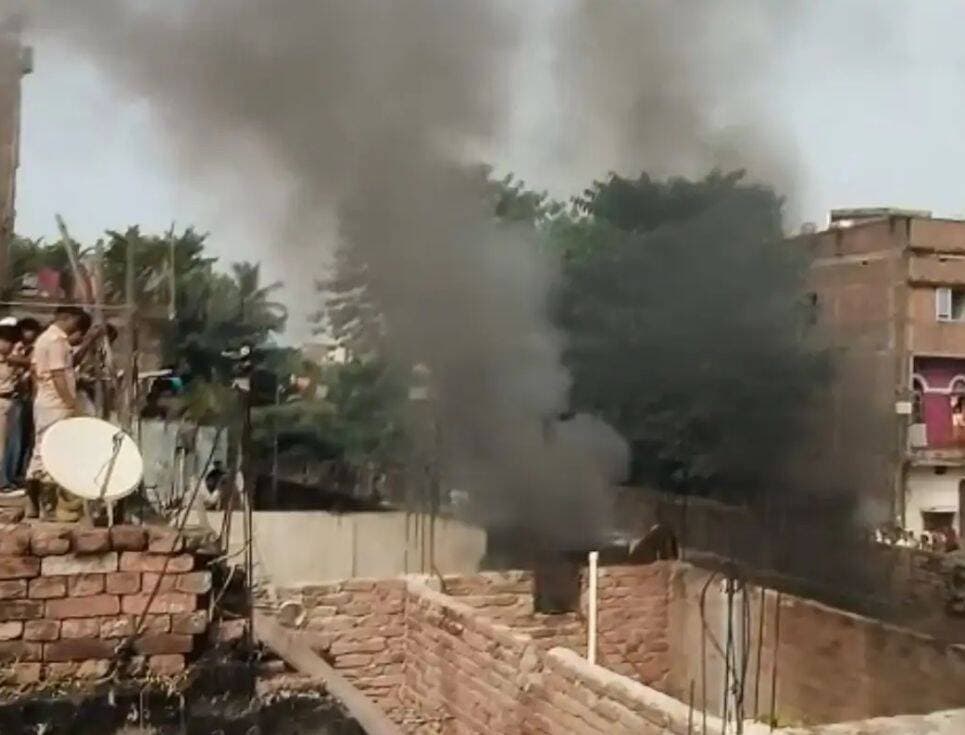 मुजफ्फरपुर में मोमबत्ती फैक्ट्री में लगी भीषण आग, संचालक झुलसे; दमकल पहुंचने में हुई देरी
पूरी खबर कमेंट बॉक्स में पढ़ें