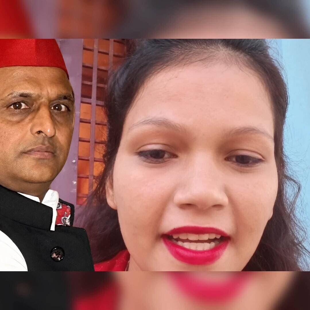 अखिलेश यादव को गाली देने वाली पल्लवी शुक्ला गिरफ्तार, पुलिस ने दर्ज किया मुकदमा
📍 फेसबुक वीडियो में सपा और यादव समाज पर की थी टिप्पणी, सपा नेता वकार खान की शिकायत पर पुलिस ने की कार्रवाई
#गोंडा के कौड़िया थाना क्षेत्र में समाजवादी पार्टी के अध्यक्ष अखिलेश यादव पर आपत्तिजनक टिप्पणी करने के मामले में पुलिस ने पल्लवी शुक्ला को गिरफ्तार किया है। आरोप है कि पल्लवी ने फेसबुक पर वीडियो पोस्ट कर अखिलेश यादव, यादव समाज और मुस्लिम समाज को लेकर आपत्तिजनक टिप्पणियां की थीं।
🎥 वीडियो में बोली- हम पक्के ब्राह्मण हैं
करीब 1 मिनट 46 सेकेंड के वीडियो में पल्लवी ने कहा कि वह ब्राह्मण है और यादव समाज का समर्थन नहीं करेगी। उसने सपा सरकार के कार्यकाल में महिलाओं की सुरक्षा को लेकर भी आरोप लगाए। वीडियो में उसने सपा के चुनाव चिह्न साइकिल और भाजपा के चुनाव चिह्न कमल को लेकर भी टिप्पणी की।
वीडियो में पल्लवी ने यह भी कहा कि उस पर जितने मुकदमे दर्ज कराने हों, करा लिए जाएं। वीडियो शुक्रवार को सामने आने के बाद मामला चर्चा में आया।
👮 सपा नेता की शिकायत पर दर्ज हुआ मुकदमा
सपा नेता और कटरा बाजार विधानसभा क्षेत्र के प्रभारी वकार खान ने कौड़िया थाने में शिकायत दी। थानाध्यक्ष शशि कुमार राणा के मुताबिक, वायरल वीडियो का संज्ञान लेकर पल्लवी शुक्ला के खिलाफ मुकदमा दर्ज किया गया और उसे गिरफ्तार कर लिया गया।
📱 फेसबुक पर 42 हजार से अधिक फॉलोअर्स
पल्लवी शुक्ला कौड़िया थाना क्षेत्र के बौनापुर गांव की रहने वाली है। रिपोर्ट के मुताबिक, वह भोजपुरी गानों पर रील बनाती है और फेसबुक पर उसके 42 हजार से अधिक फॉलोअर्स हैं। उसने इंटरमीडिएट तक पढ़ाई की है।
⚠️ पहले भी दर्ज हो चुका है मुकदमा
रिपोर्ट के अनुसार, पल्लवी पर इससे पहले नगीना के सांसद चंद्रशेखर आजाद और अनुसूचित जाति को लेकर आपत्तिजनक टिप्पणी करने का आरोप लगा था। इस मामले में 3 जुलाई को दरोगा शेषमणि पांडेय की शिकायत पर कौड़िया थाने में मुकदमा दर्ज किया गया था।
पुलिस की मौजूदा कार्रवाई वायरल वीडियो और दर्ज शिकायत के आधार पर हुई है। मामले में आगे की कानूनी प्रक्रिया जारी है।