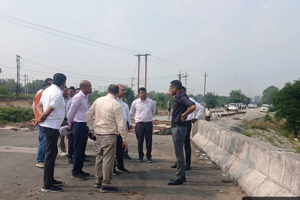 लोक निर्माण विभाग के सचिव ने सड़कों-पुलों के कार्यों का किया निरीक्षण