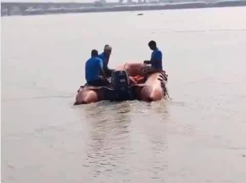 बलिया: जयप्रभा सेतु से सरयू में छलांग लगाने के बाद युवक लापता, बचाव जारी