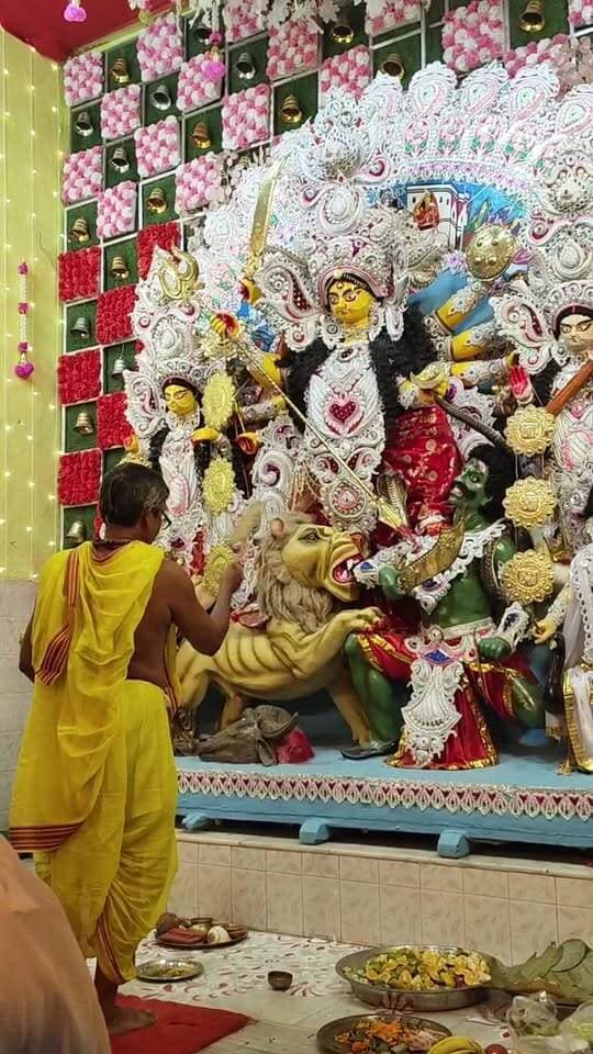 मिर्जापुर नगर के सुन्दर घाट हरि सभा में मां दुर्गा की आरती का करिए दर्शन,,,,,