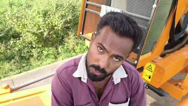 गजब का खेल! पुराने हाइड्रा पर पेंट कर नई मशीन बताकर बेचने का आरोप, 24 लाख की डील पर मचा बवाल!
#HydraMachine #FraudAllegation #24LakhDeal #OldMachine #BreakingNews #UttarakhandNews #ViralNews #NewsUpdate