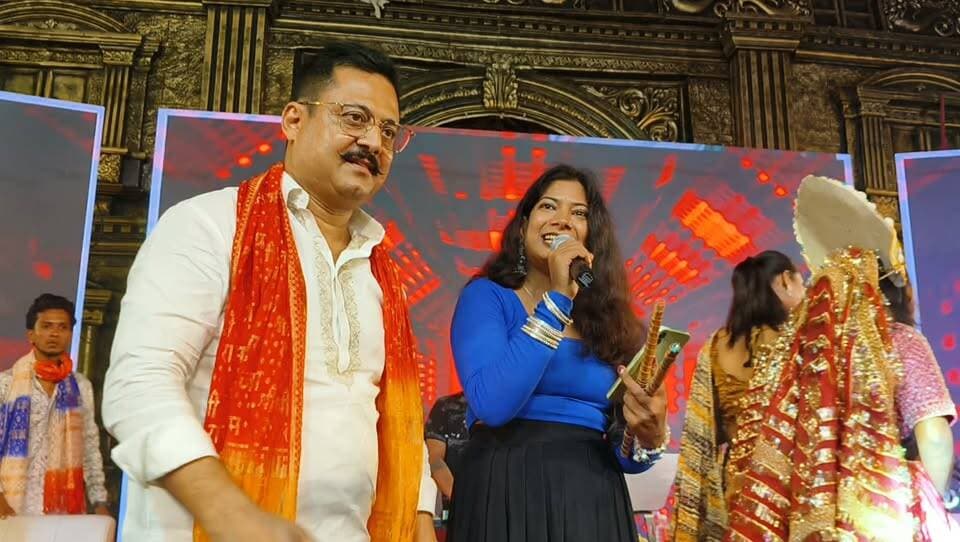 डांडिया नाईट डांस प्रोग्राम में छा गई।
पुलवामा हमला पर शानदार प्रस्तुति।
