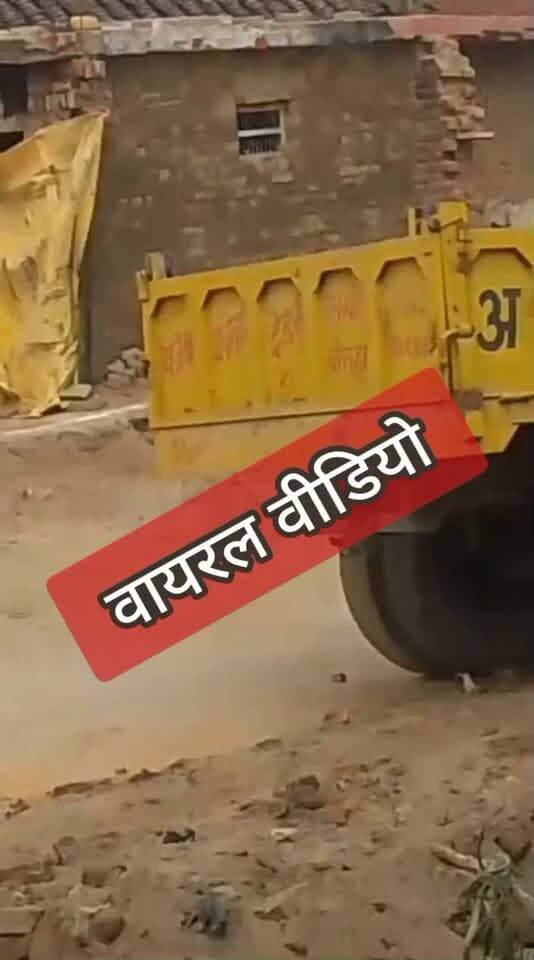 🚨 महराजगंज BREAKING NEWS 🚨
🔴 पुलिस के सामने ही चले लात-घूंसे! मारपीट का वीडियो सोशल मीडिया पर वायरल
📍 महराजगंज: पनियरा थाना क्षेत्र का बताया जा रहा एक वीडियो सोशल मीडिया पर तेजी से वायरल हो रहा है। वीडियो में पुलिस की मौजूदगी में कुछ लोगों के बीच जमकर लात-घूंसे चलते दिखाई दे रहे हैं। और पुलिस बीच बचाव करने में जुटी है,
हालांकि, हम वायरल वीडियो की पुष्टि नहीं करते हैं । वीडियो की वास्तविकता और घटना से जुड़ी अन्य जानकारियों की स्वतंत्र पुष्टि होना बाकी है।
Public maharajganj
#Maharajganj #Paniyara #ViralVideo #BreakingNews #UPNews #PublicMaharajganj #everyone #follower #NewsUpdate