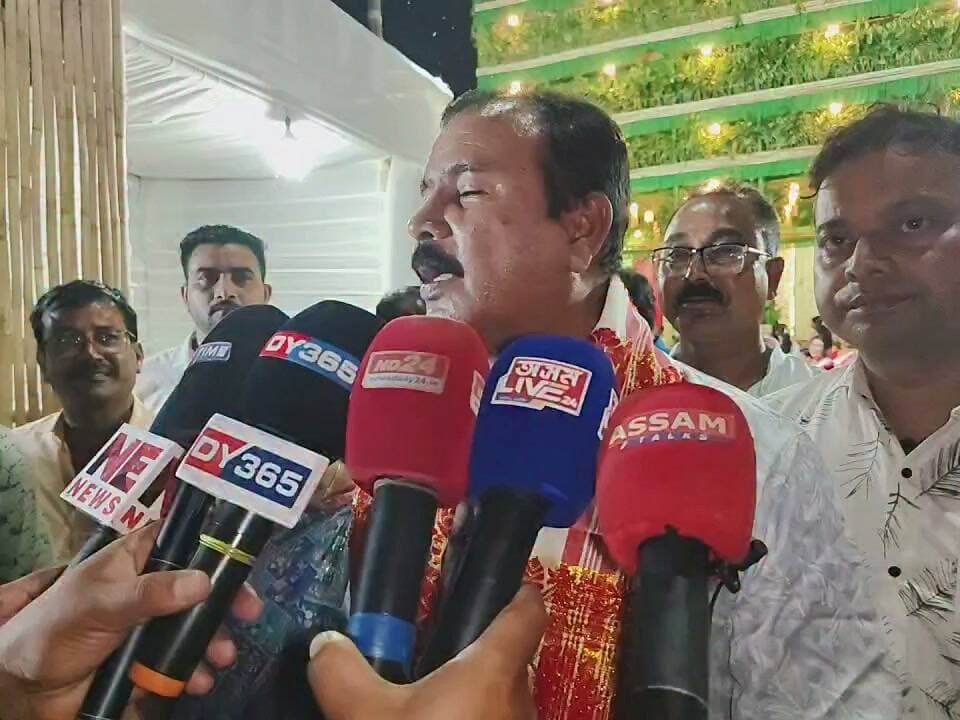 দূৰ্গা পূজা পেণ্ডেল উদ্বোধন কৰি নিজৰ মন্তব্য প্ৰকাশ কৰে এনেদৰে
