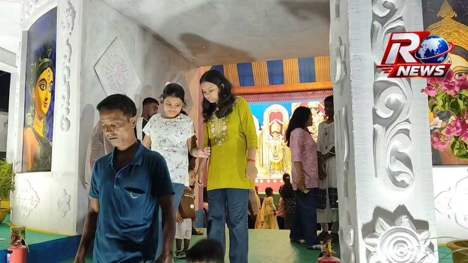 আলোয় সেজে উঠল নবীপুর সর্বজনীনের পুজো মণ্ডপ।
#durgapuja #Raninagar #nabipur #highlightseveryone #highlight