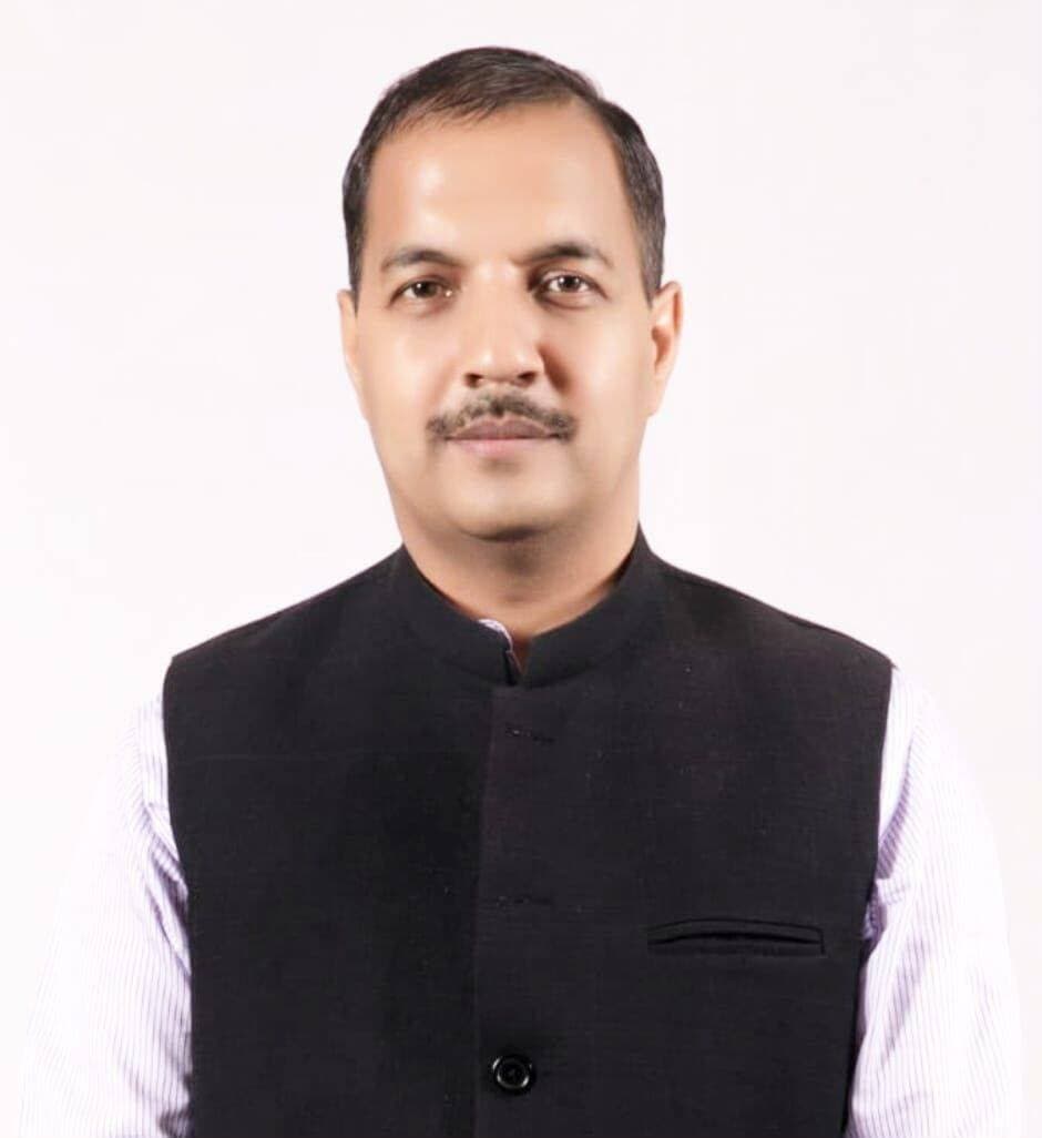 -<nis:link nis:type=tag nis:id=बिजली nis:value=बिजली nis:enabled=true nis:link/> कटों पर भड़के विधायक त्रिलोक जम्वाल, बोले - भाखड़ा के लिए कुर्बानी देने वाले बिलासपुर वासी ही अंधेरे में...
-<nis:link nis:type=tag nis:id=ब्राइट nis:value=ब्राइट nis:enabled=true nis:link/> <nis:link nis:type=tag nis:id=न्यूज nis:value=न्यूज nis:enabled=true nis:link/> <nis:link nis:type=tag nis:id=बिलासपुर nis:value=बिलासपुर nis:enabled=true nis:link/>
-<nis:link nis:type=tag nis:id=सदर nis:value=सदर nis:enabled=true nis:link/> विधायक त्रिलोक जम्वाल ने बिलासपुर में विद्युत आपूर्ति को लेकर प्रदेश सरकार और विद्युत बोर्ड प्रबंधन पर तीखा हमला बोला है। उन्होंने कहा कि बिलासपुर में बिजली के अघोषित कट रोजमर्रा की बात हो गए हैं। सुबह से शुरू होने वाला कट का सिलसिला रात तक जारी रहता है, जिससे लोगों को भारी परेशानी झेलनी पड़ रही है।
-<nis:link nis:type=tag nis:id=त्रिलोक nis:value=त्रिलोक nis:enabled=true nis:link/> जम्वाल ने कहा कि बार-बार पावर कट से लोगों के टीवी, फ्रिज, वाशिंग मशीन जैसे विद्युत उपकरण खराब हो रहे हैं। समस्या के समाधान के लिए कारगर कदम उठाने के बजाय सरकार और बोर्ड प्रबंधन का फोकस केवल स्मार्ट मीटर लगाने पर है, जो दुर्भाग्यपूर्ण है।
-<nis:link nis:type=tag nis:id=उन्होंने nis:value=उन्होंने nis:enabled=true nis:link/> कहा कि देश के कई राज्यों को रोशन करने वाली भाखड़ा बांध परियोजना के लिए अपने घर-खेतों का बलिदान देने वाले बिलासपुर के लोग ही आज बिजली के लिए परेशान हैं। मेंटेनेंस के लिए कभी-कभार सप्लाई बंद होना समझ आता है, लेकिन रोजाना अघोषित कट से स्कूली बच्चों, नौकरीपेशा, व्यापारियों और गृहिणियों सहित हर वर्ग प्रभावित हो रहा है। उपकरण खराब होने से आर्थिक नुकसान भी हो रहा है।
-<nis:link nis:type=tag nis:id=विधायक nis:value=विधायक nis:enabled=true nis:link/> ने कहा कि सुचारू आपूर्ति में फील्ड स्टाफ की भूमिका अहम है, लेकिन बोर्ड में इस वर्ग के पद बड़ी संख्या में खाली हैं, जिससे मौजूदा स्टाफ पर बोझ बढ़ गया है। कई ग्रामीण क्षेत्रों में तो दूसरे दिन बिजली बहाल हो पाती है। खाली पद भरने के बजाय कनेक्शन काटकर स्मार्ट मीटर का दबाव बनाया जा रहा है। केवल मीटर स्मार्ट होने से समस्या दूर नहीं होगी, सरकार को स्मार्ट सेवाएं देने पर फोकस करना चाहिए।
<nis:link nis:type=tag nis:id=brightnewsbilaspur nis:value=BrightNewsBilaspur nis:enabled=true nis:link/> <nis:link nis:type=tag nis:id=bilaspurnews nis:value=BilaspurNews nis:enabled=true nis:link/> <nis:link nis:type=tag nis:id=bilaspurbreaking nis:value=BilaspurBreaking nis:enabled=true nis:link/> <nis:link nis:type=tag nis:id=trilokjamwal nis:value=TrilokJamwal nis:enabled=true nis:link/> <nis:link nis:type=tag nis:id=mlatrilokjamwal nis:value=MLATrilokJamwal nis:enabled=true nis:link/> <nis:link nis:type=tag nis:id=sadarmla nis:value=SadarMLA nis:enabled=true nis:link/> <nis:link nis:type=tag nis:id=bilaspursadar nis:value=BilaspurSadar nis:enabled=true nis:link/> <nis:link nis:type=tag nis:id=bijlicut nis:value=BijliCut nis:enabled=true nis:link/> <nis:link nis:type=tag nis:id=powercutbilaspur nis:value=PowerCutBilaspur nis:enabled=true nis:link/> <nis:link nis:type=tag nis:id=electricityproblem nis:value=ElectricityProblem nis:enabled=true nis:link/> <nis:link nis:type=tag nis:id=hpseb nis:value=HPSEB nis:enabled=true nis:link/> <nis:link nis:type=tag nis:id=himachalelectricityboard nis:value=HimachalElectricityBoard nis:enabled=true nis:link/> <nis:link nis:type=tag nis:id=smartmeter nis:value=SmartMeter nis:enabled=true nis:link/> <nis:link nis:type=tag nis:id=smartmeterissue nis:value=SmartMeterIssue nis:enabled=true nis:link/> <nis:link nis:type=tag nis:id=bilaspurpowercut nis:value=BilaspurPowerCut nis:enabled=true nis:link/> <nis:link nis:type=tag nis:id=bhakradam nis:value=BhakraDam nis:enabled=true nis:link/> <nis:link nis:type=tag nis:id=bhakraproject nis:value=BhakraProject nis:enabled=true nis:link/> <nis:link nis:type=tag nis:id=bilaspursamachar nis:value=BilaspurSamachar nis:enabled=true nis:link/> <nis:link nis:type=tag nis:id=bilaspurtoday nis:value=BilaspurToday nis:enabled=true nis:link/> <nis:link nis:type=tag nis:id=bilaspurupdate nis:value=BilaspurUpdate nis:enabled=true nis:link/> <nis:link nis:type=tag nis:id=himachalnews nis:value=HimachalNews nis:enabled=true nis:link/> <nis:link nis:type=tag nis:id=himachalbreaking nis:value=HimachalBreaking nis:enabled=true nis:link/> <nis:link nis:type=tag nis:id=himachalnewstoday nis:value=HimachalNewsToday nis:enabled=true nis:link/> <nis:link nis:type=tag nis:id=himachalpolitics nis:value=HimachalPolitics nis:enabled=true nis:link/> <nis:link nis:type=tag nis:id=bjpleader nis:value=BJPLeader nis:enabled=true nis:link/> <nis:link nis:type=tag nis:id=bjp nis:value=BJP nis:enabled=true nis:link/> Himachal <nis:link nis:type=tag nis:id=bilaspurbjp nis:value=BilaspurBJP nis:enabled=true nis:link/> <nis:link nis:type=tag nis:id=electricitycrisis nis:value=ElectricityCrisis nis:enabled=true nis:link/> <nis:link nis:type=tag nis:id=powersupply nis:value=PowerSupply nis:enabled=true nis:link/> <nis:link nis:type=tag nis:id=fieldstaffshortage nis:value=FieldStaffShortage nis:enabled=true nis:link/> <nis:link nis:type=tag nis:id=himachalgovernment nis:value=HimachalGovernment nis:enabled=true nis:link/> <nis:link nis:type=tag nis:id=sukhusarkar nis:value=SukhuSarkar nis:enabled=true nis:link/> <nis:link nis:type=tag nis:id=bilaspurpublic nis:value=BilaspurPublic nis:enabled=true nis:link/> <nis:link nis:type=tag nis:id=bijlisamasya nis:value=BijliSamasya nis:enabled=true nis:link/> <nis:link nis:type=tag nis:id=himachalsamachar nis:value=HimachalSamachar nis:enabled=true nis:link/> <nis:link nis:type=tag nis:id=bilaspurlatestnews nis:value=BilaspurLatestNews nis:enabled=true nis:link/> <nis:link nis:type=tag nis:id=himachalbijliboard nis:value=HimachalBijliBoard nis:enabled=true nis:link/> <nis:link nis:type=tag nis:id=bijlivibhag nis:value=BijliVibhag nis:enabled=true nis:link/> <nis:link nis:type=tag nis:id=himachalpradeshnews nis:value=HimachalPradeshNews nis:enabled=true nis:link/> <nis:link nis:type=tag nis:id=bilaspurdistrict nis:value=BilaspurDistrict nis:enabled=true nis:link/> <nis:link nis:type=tag nis:id=brightnewsshimla nis:value=BrightNewsShimla nis:enabled=true nis:link/> <nis:link nis:type=tag nis:id=brightnewsuna nis:value=BrightNewsUna nis:enabled=true nis:link/> <nis:link nis:type=tag nis:id=brightnewskangra nis:value=BrightNewsKangra nis:enabled=true nis:link/> <nis:link nis:type=tag nis:id=brightnewshamirpur nis:value=BrightNewsHamirpur nis:enabled=true nis:link/> <nis:link nis:type=tag nis:id=brightnewsmandi nis:value=BrightNewsMandi nis:enabled=true nis:link/> <nis:link nis:type=tag nis:id=brightnewssolan nis:value=BrightNewsSolan nis:enabled=true nis:link/> <nis:link nis:type=tag nis:id=brightnewschamba nis:value=BrightNewsChamba nis:enabled=true nis:link/> <nis:link nis:type=tag nis:id=brightnewskullu nis:value=BrightNewsKullu nis:enabled=true nis:link/> <nis:link nis:type=tag nis:id=brightnewssirmaur nis:value=BrightNewsSirmaur nis:enabled=true nis:link/> <nis:link nis:type=tag nis:id=brightnewsbilaspurnews nis:value=BrightNewsBilaspurNews nis:enabled=true nis:link/> <nis:link nis:type=tag nis:id=bilaspurcitynews nis:value=BilaspurCityNews nis:enabled=true nis:link/> <nis:link nis:type=tag nis:id=bilaspurnewslive nis:value=BilaspurNewsLive nis:enabled=true nis:link/> <nis:link nis:type=tag nis:id=bilaspurnewsupdate nis:value=BilaspurNewsUpdate nis:enabled=true nis:link/> <nis:link nis:type=tag nis:id=himachalpowercut nis:value=HimachalPowerCut nis:enabled=true nis:link/> <nis:link nis:type=tag nis:id=powercutinhimachal nis:value=PowerCutInHimachal nis:enabled=true nis:link/> <nis:link nis:type=tag nis:id=bilaspurelectricity nis:value=BilaspurElectricity nis:enabled=true nis:link/> <nis:link nis:type=tag nis:id=bijlikiaankhmicholi nis:value=BijliKiAankhMicholi nis:enabled=true nis:link/>