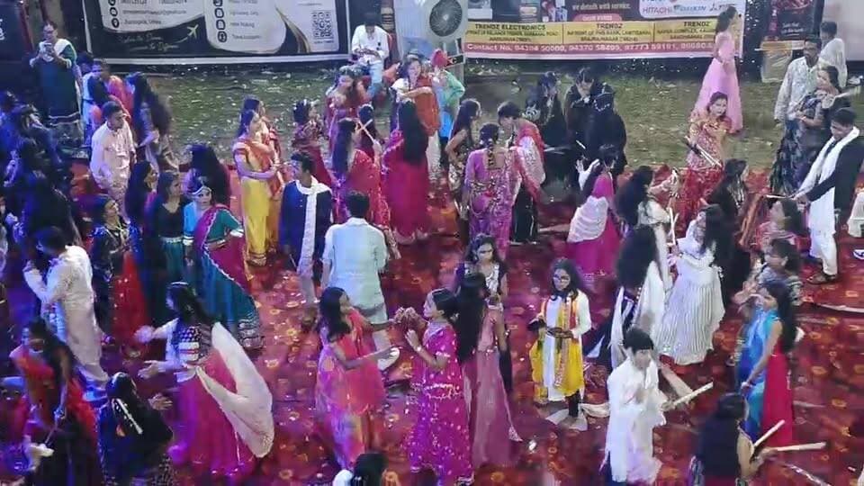 Garba Utsav: 0.5