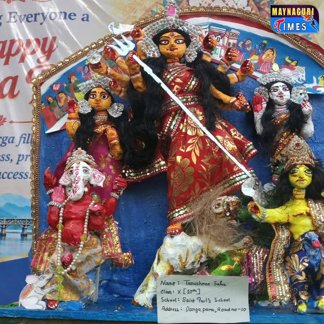 <nis:link nis:type=tag nis:id=জলপাইগুড়ি nis:value=জলপাইগুড়ি nis:enabled=true nis:link/> পৌরসভার দশ নম্বর ওয়ার্ডের ডাঙ্গাপাড়ার ক্লাস টেনের ছাত্রী তনুশ্রী সাহার হাতে তৈরি দুর্গা প্রতিমা