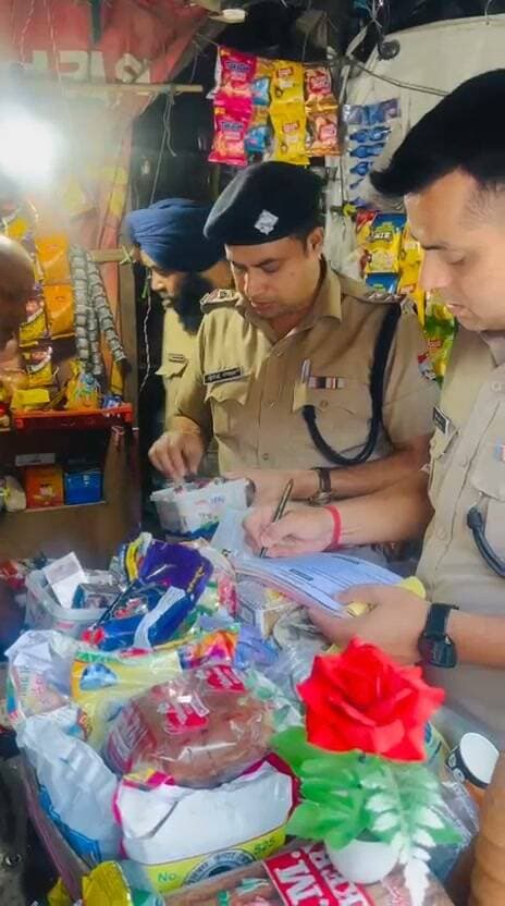 BIG BREAKING:: हरिद्वार में गुटखा-तंबाकू बेचने वालों पर पुलिस का हंटर, खड़खड़ी से भीमगोड़ा तक ताबड़तोड़ छापेमारी; दुकानदारों के कटे चालान - Bahadrabad News
=================
_*पूरी ख़बर पढ़ने के लिए नीचे दी गई ब्लू लाइन पर क्लिक करें।*_
👇👇
https://bahadrabadnews.com/big-breaking-police-hunts-down-gutkha-tobacco-sellers-in-haridwar-conducts-rapid-raids-from-khadkhadi-to-bhimgoda/
*"बहादराबाद न्यूज़/ की खबरे व्हाट्सएप पर पाने के 👇लिए ग्रुप से जुड़े.. क्लिक करे!*
https://chat.whatsapp.com/JRJhdKtAfvYEyJxTAHmU0W
=================
_*News by -SHAJAD ALI*_