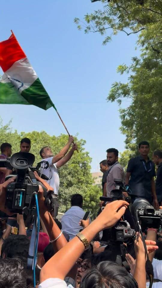 प्रोटेस्टर को अपराधी की तरह व्यवहार किया जा रहा है!
#JantarMantar #protest #Rahul Gandhi