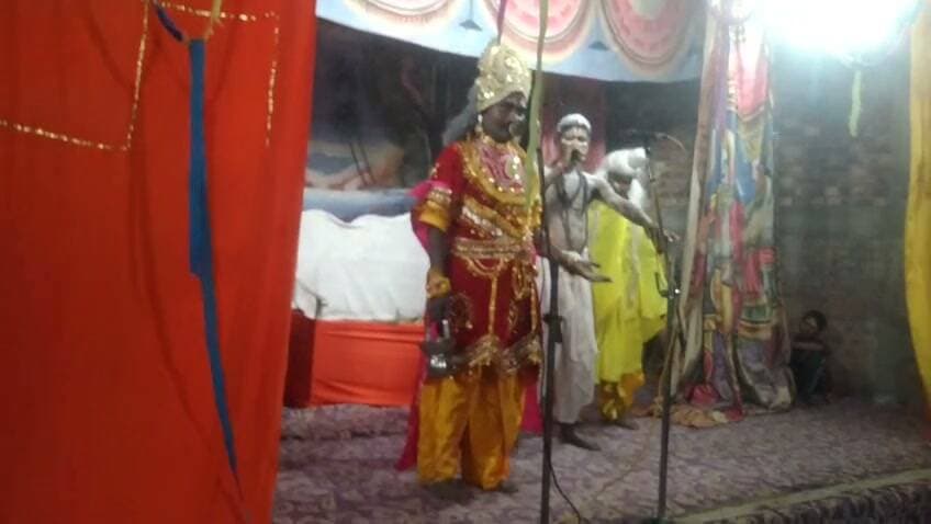 कोन ब्लाक रामलीला में राजा दशरथ को श्रवण के माता-पिता पुत्र वियोग का दिया श्राप