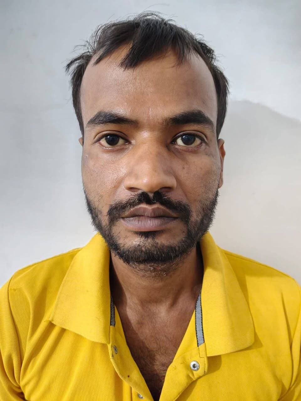 पुलिस प्रेस नोट, 16 अक्टूबर 2026
वाहन चोरों पर फरीदाबाद पुलिस का शिकंजा, 3 आरोपित गिरफ्तार, चोरी की 6 मोटरसाइकिल बरामद
अपराध शाखा AVTS-2, DLF व ऊंचा गांव की टीमों ने अलग-अलग मामलों में की कार्रवाई
फरीदाबाद: फरीदाबाद पुलिस द्वारा वाहन चोरी की वारदातों पर अंकुश लगाने तथा चोरी की घटनाओं में संलिप्त आरोपितों की धरपकड़ के लिए लगातार कार्रवाई की जा रही है। इसी क्रम में अपराध शाखाओं की अलग-अलग टीमों ने वाहन चोरी के मामलों में कार्रवाई करते हुए 3 आरोपितों को गिरफ्तार किया है। पुलिस टीमों ने आरोपितों के कब्जे व निशानदेही पर चोरी की कुल 6 मोटरसाइकिल बरामद की हैं।
पुलिस प्रवक्ता ने बताया कि अपराध शाखा AVTS-2 की टीम ने थाना ओल्ड फरीदाबाद में दर्ज मोटरसाइकिल चोरी के मामले में आरोपित मुरारी निवासी राजेग्राम, मधुबनी, बिहार, हाल निवासी मवई, फरीदाबाद को पुलिस प्रोडक्शन वारंट पर लेकर पूछताछ की। पूछताछ के दौरान आरोपित की निशानदेही पर भूपानी क्षेत्र से अलग-अलग मामलों में चोरी की गई 4 मोटरसाइकिल बरामद की गईं।
इसी प्रकार, अपराध शाखा DLF की टीम ने थाना सराय ख्वाजा क्षेत्र में वाहन चोरी के मामले में कार्रवाई करते हुए आरोपित सोनू निवासी शिव कॉलोनी, फरीदाबाद से चोरी की एक मोटरसाइकिल बरामद की।
वहीं, अपराध शाखा ऊंचा गांव की टीम ने थाना शहर बल्लभगढ़ क्षेत्र में वाहन चोरी के मामले का खुलासा करते हुए आरोपित कुलदीप उर्फ गोल्डी निवासी मिठापुर, दिल्ली, हाल निवासी नवीन नगर, फरीदाबाद को गिरफ्तार किया। पुलिस टीम ने आरोपित के कब्जे से चोरी की एक मोटरसाइकिल बरामद की।
इस प्रकार तीनों अपराध शाखाओं की कार्रवाई में कुल 3 आरोपित गिरफ्तार किए गए हैं तथा चोरी की 6 मोटरसाइकिल बरामद की गई हैं। पुलिस द्वारा तीनों आरोपितों को न्यायिक हिरासत में भेज दिया गया है।
प्रवक्ता, फरीदाबाद पुलिस