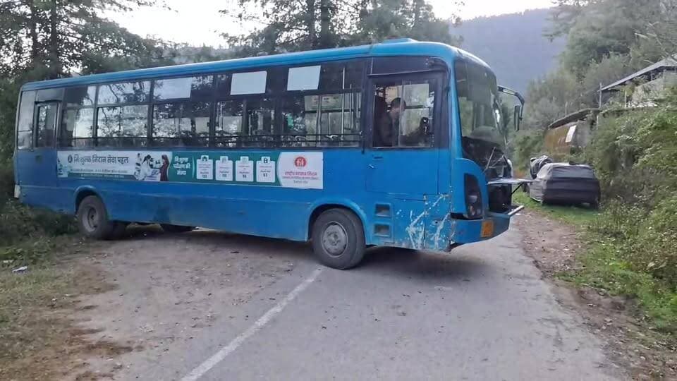 आहार - रामपुर बस सेवा बीच रास्ते में ठप।