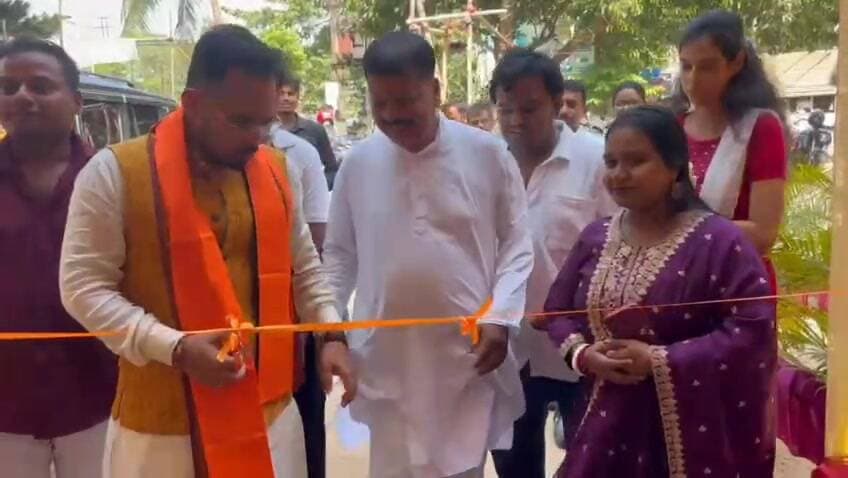 তারকেশ্বর: তারকেশ্বর জয়কৃষ্ণ বাজারে বিধায়ক সন্তু পঞ্চের উদ্বোধনে দুর্গা পূজা শুরু