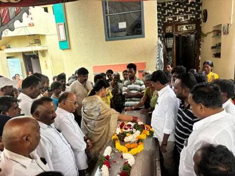 గద్వాల్: బురెడ్డిపల్లిలో విషాదం: బాధిత కుటుంబాన్ని పరామర్శించిన సరితా తిరుపతయ్య