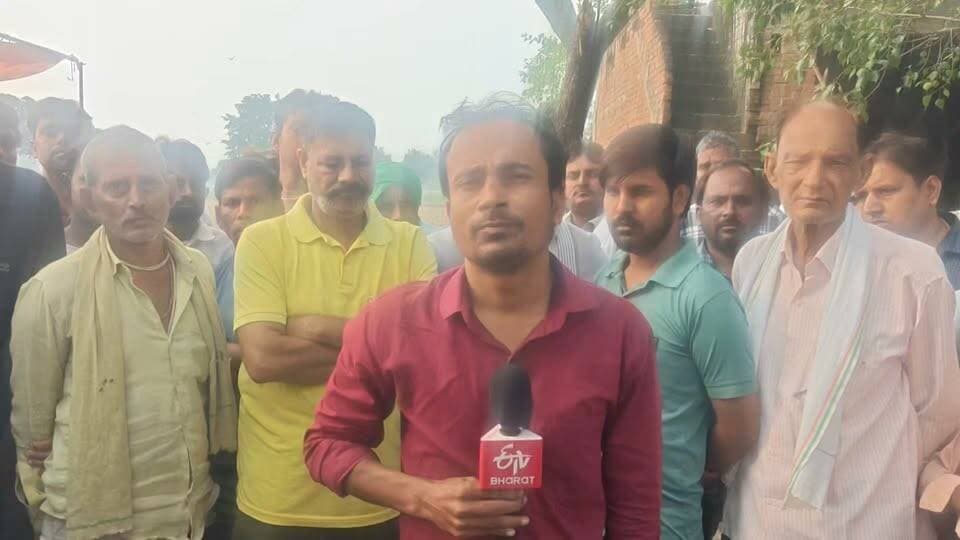 कासगंज-बुलंदशहर में हुई सड़क दुर्घटना में म्रतक सभी पांचों लोगों के शव पहुंचे पैतृक गांव दहेली बुजर्ग,गांव में कोहराम।