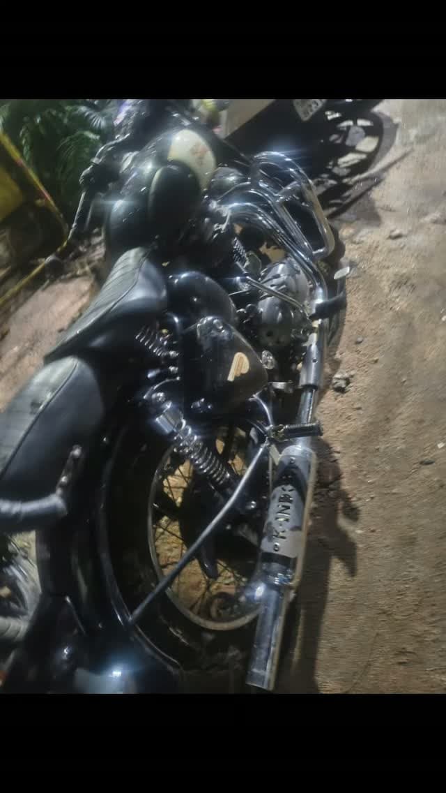 बुलेट बाइक चोर आदिल गिरफ्तार
रांची: पुलिस ने नामकुम के मौलाना आज़ाद कॉलोनी निवासी आदिल को बुलेट बाइक चोरी के आरोप में गिरफ्तार किया है। आदिल को रांची पहाड़ी के पास से पकड़ा गया।
पुलिस ने मामले की जांच जारी रखते हुए चोरी की बाइक बरामद कर ली है। आदिल के खिलाफ कानूनी कार्रवाई शुरू कर दी गई है और आगे की जांच जारी है।