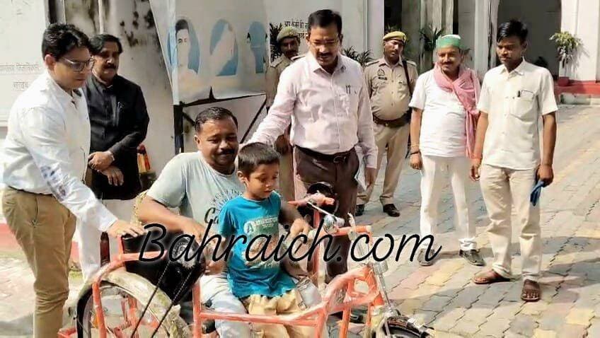 <nis:link nis:type=tag nis:id=बहराइच nis:value=बहराइच nis:enabled=true nis:link/> टूटी ट्राई साइकिल देख डीएम राजेश पांडे ने दिव्यांग मुबीन को दी नई ट्राई साइकिल, अब हर ओर हो रही तारीफ, मुबीन बोले साइकिल थी जर्जर, चलने में हो रही थी परेशानी
<nis:link nis:type=tag nis:id=bahraich nis:value=bahraich nis:enabled=true nis:link/> <nis:link nis:type=tag nis:id=bahraichup40 nis:value=bahraichup40 nis:enabled=true nis:link/> <nis:link nis:type=tag nis:id=bahraichcity nis:value=BahraichCity nis:enabled=true nis:link/> <nis:link nis:type=tag nis:id=bahraichnews nis:value=Bahraichnews nis:enabled=true nis:link/> Rajesh Pandey Bahraich.Com @top fans Dr. Anand Kumar Gond UP Police Shravasti Police MYogiAdityanath Nepalgunj Khabar Nagar Palika Parishad Bahraich Nepalnews TV <nis:link nis:type=tag nis:id=dmbahraich nis:value=DMBahraich nis:enabled=true nis:link/> <nis:link nis:type=tag nis:id=spbahraich nis:value=SPBahraich nis:enabled=true nis:link/>