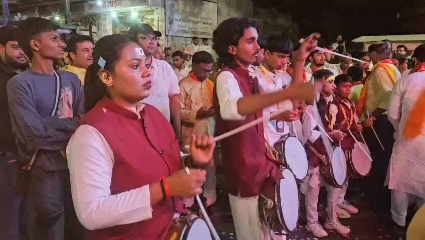 अंबिकापुर ने अग्रसेन महाराज के रैली की प्रस्तुति जरा हट के
#sarguja #agrwal #mukhymatri