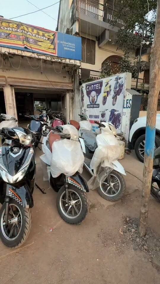 🔥🛵 पन्ना में धमाकेदार ऑफर! 🛵🔥CARTEL ELECTRIC SCOOTY 💥 सिर्फ ₹1 लाख में ले जाइए 3 इलेक्ट्रिक स्कूटी! 💥 🎉 त्योहारी सीजन में ₹5,000 तक की छूट🎁 बॉडी कवर और एक्सेसरीज बिल्कुल फ्री🛡️ 1 साल की वारंटी
🔧 अपनी वर्कशॉप में सर्विसिंग की सुविधा
📍 शोरूम: यादव जी मोटर्स, ब्लॉक ऑफिस के पास, जगत चौकी, पन्ना (मध्य प्रदेश)📞 संपर्क करें: 7000507064
⚡ CARTEL ELECTRIC SCOOTY — एक ऑफर, तीन स्कूटी, बचत ही बचत!