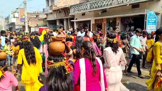 LIVE: नवयुवक पूजा समिति रजिस्ट्री चौक, बेलसंड द्वारा आयोजित भव्य कलश शोभा यात्रा
🎙️🎥 Awnish Kumar
#MaaBhawaniDurgaPuja #KothiChowk #KalashYatraLive #DurgaPuja #Navratri #MaaDurga #JaiMataDi #NavratriSpecial #LiveStream #ShardiyaNavratri #BhaktiLive
बेलसंड की आवाज