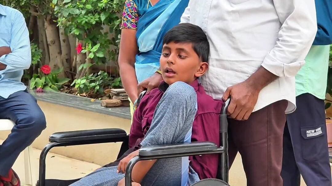 కూసుమంచి: కేటీఆర్ను కలిసిన క్యాన్సర్ బాధితుడు వినయ్: కందాళ ఉపేందర్ రెడ్డి చొరవ