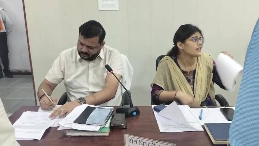 सुल्तानपुर: सदर तहसील में जमीन विवादों और शिकायतों का तुरंत निपटारा, एसडीएम ने दिए सख्त आदेश