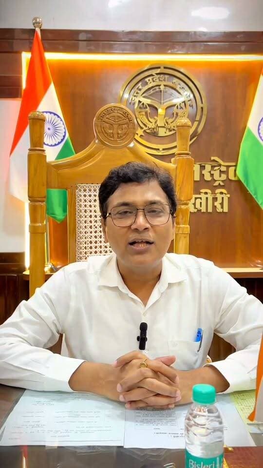 # डीएम लखीमपुर खीरी अंजनी कुमार ने लोकतंत्र की मतदाता सूची
#highlight #nonfollowers #2027Elections