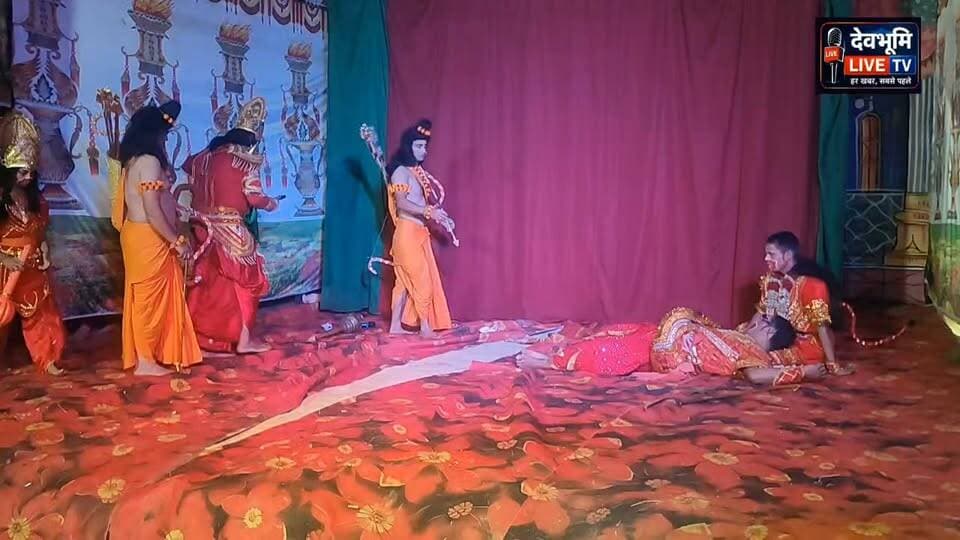श्री जालपा कला मंच सेरु की रामलीला की छठी संध्या में बाली-सुग्रीव युद्ध और बाली वध का शानदार मंचन
मुख्यातिथि अनुराग ने अपनी पुत्री आराध्या सहित की शिरकत, कलाकारों की प्रतिभा को सराहा और श्रीराम के जीवन आदर्शों पर डाला प्रकाश