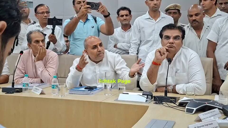 किसानों को लेकर कांग्रेस विधायक और भाजपा मेयर के बीच तीखी बहस,दीपेंदर हुड्डा करेंगे बीजेपी दफ्तर के बाहर रैली #dependerhooda #congress #BJP