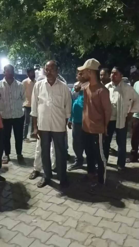 प्रेमिका के घर युवक की लाश मिलने पर परिजनों ने लगाया हत्या का आरोप, मुकदमा दर्ज, बर्थडे पार्टी में जाने की बात कहकर घर से निकला था दीपक, पोस्टमार्टम के बाद परिजनों ने उठाए सवाल
आजमगढ़
https://abckhabar.in/?p=8995
