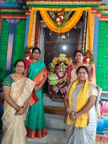 అచ్చంపేట: అచ్చంపేట ఆలయంలో వడిబియ్యం సమర్పించిన డాక్టర్ అనురాధ