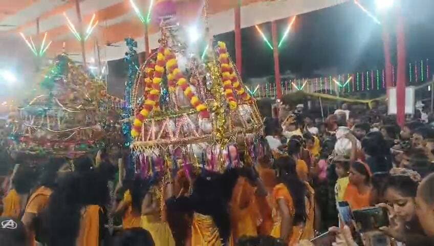 सुरसंड में ऐतिहासिक दुर्गा पूजा को लेकर श्रद्धालुओं में उत्साह, झिझिया नृत्य करती महिलाओं और युवतियों ने बांधा समां
#सुरसंड #झिझियानृत्य #दुर्गापूजा #ऐतिहासिकदुर्गापूजा #सीतामढ़ी #बिहारन्यूज #Sursand #SitamarhiNews