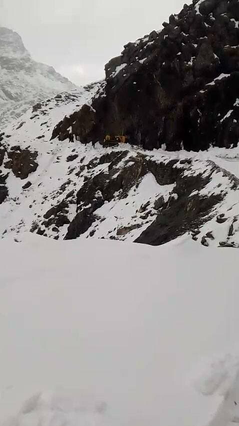 Sach Pass connecting Pangi Valley has been cleared for the movement of small 4×4 vehicles. However, drivers are advised to exercise extreme caution due to the risk of skidding on frozen water and icy road surfaces.