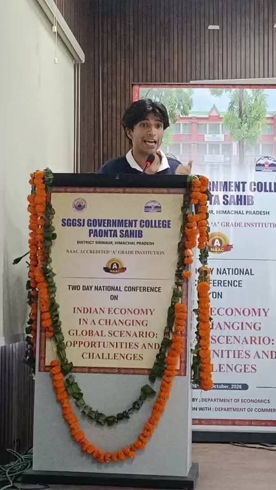 पांवटा कॉलेज की ओर से आयोजित राष्ट्रीय सम्मेलन में पांवटा कॉलेज के छात्र छात्राओं ने दी अपनी प्रेजेंटेशन