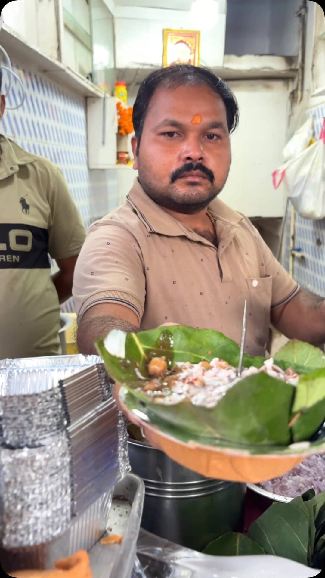 50 साल पुराना स्वाद, जो आज भी दिल जीत रहा है ❤️🔥
अगर आप Bhopal में असली street food का स्वाद ढूंढ रहे हैं, तो **Sharma Chaat Bhandar** को जरूर try करना! 😋
इतने सालों से वही स्वाद, वही अपनापन और वही जबरदस्त चाट ❤️
📍 Sharma Chaat Bhandar, Bhopal
🍽️ 50+ Years Old Taste
🔥 A Must-Try Street Food Spot
Follow **Sardarji Ki Yatra** for more Bhopal food discoveries! 🚩
#sardarjikiyatrabhopal #foodporn #streetfood #bhopalfoodvloggers #foodie