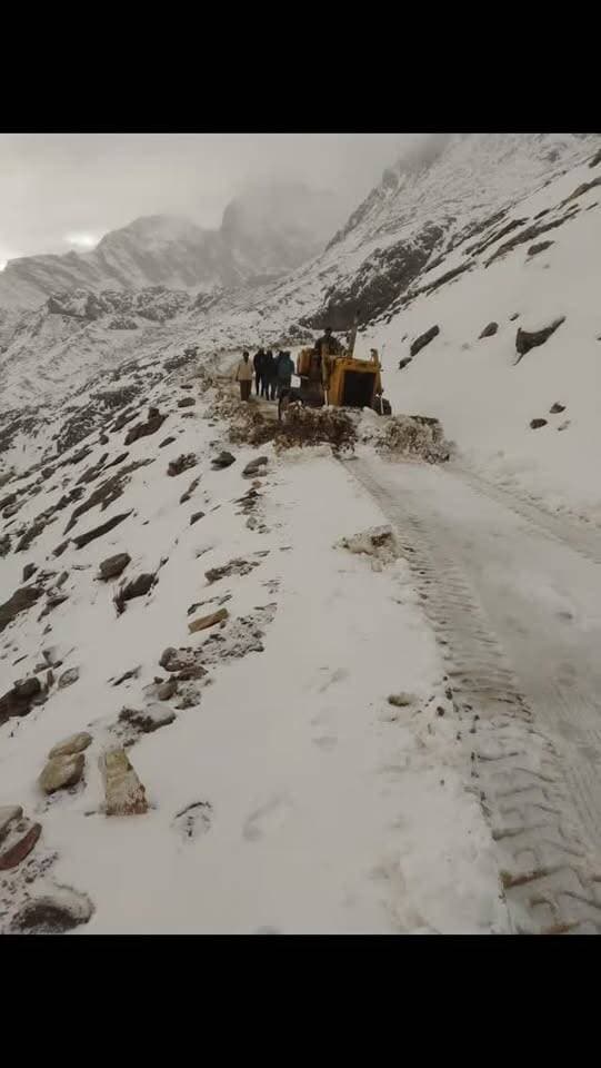 साच पास मार्ग छोटे 4×4 वाहनों के लिए बहाल! ❄️🚙 बर्फीली सड़क पर संभलकर चलें, सुरक्षा सबसे पहले!