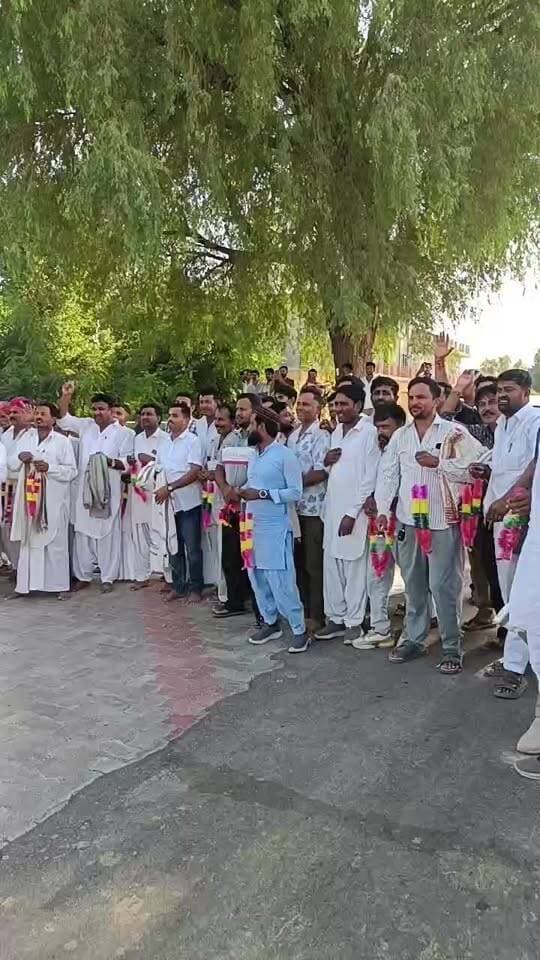 ओरण बचाओ टीम पद यात्रा माँ पन्नोंधर राय मंदिर से मोहनगढ़ पहुंचने पर ग्रामीणों द्वारा जोरदार किया स्वागत, तनोट माता मंदिर से शुरू हुई पद यात्रा,तेमडाय माता मंदिर में होंगी समापन,
#jaisalmer #barmer #Bikaner #jodhpur #oranbachao
#rajsthan