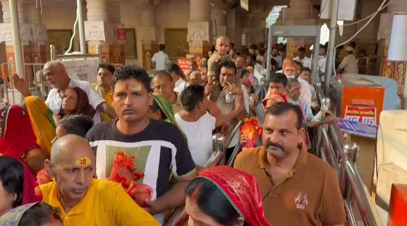 शारदीय नवरात्र की सप्तमी आज विंध्याचल धाम में भक्तों की भारी भीड़ गूंज रहे मां के जयकारे