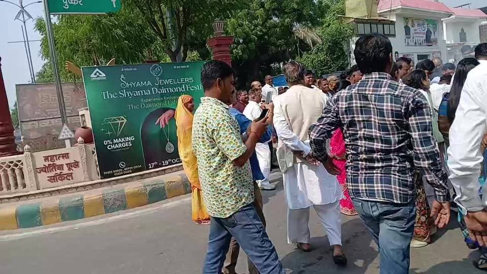 भाजपा प्रदेश अध्यक्ष मदन राठौड़ के पाकिस्तान को लेकर दिए बयान पर अजमेर में बवाल, कांग्रेस ने फूंका पुतला 🛑
देखिये लाइव #मरूधरा_टूडे पर
#ajmer #october #ajmercity #ajmernews #today #updatenews #headlines #rajasthan #राजस्थान #rajasthannews #bigbreakingNews #latestnews #news #bjp #madanrathore BJP Rajasthan Indian National Congress