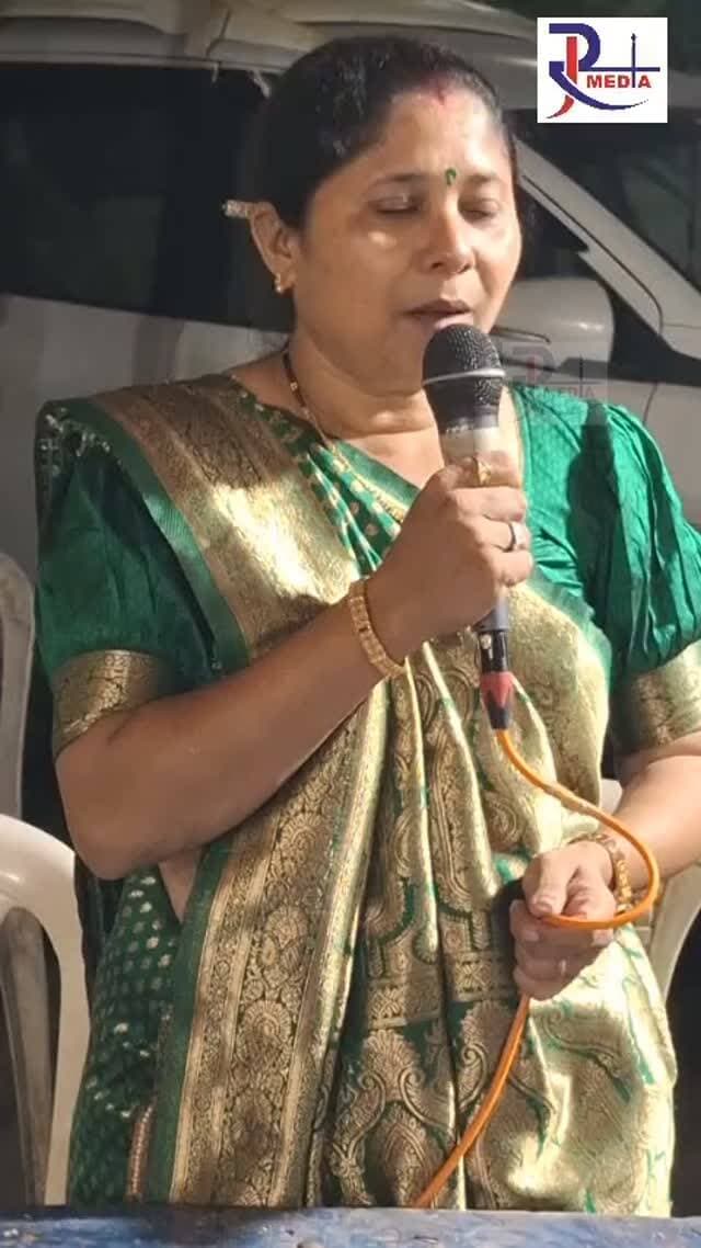જિલ્લા પંચાયત ના પ્રમુખ હેતાલબેન પટેલે આર એમ ડેસ્ટિની ખાતે નવરાત્રી મહોત્સવમાં માતાજીની આરતી કરી આયોજકો અને ખેલૈયાઓને નવરાત્રી પર્વની શુભેચ્છા પાઠવી