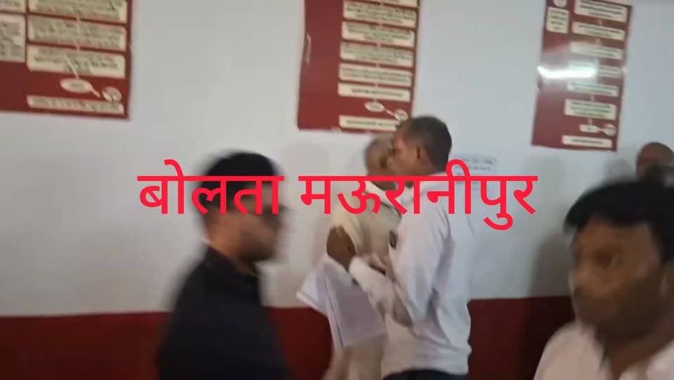 मऊरानीपुर ग्राम पंचायत घाटकोटरा में कहा गए करोड़ो के पाइप किसको दिए जा रहे आवास गौशाला की कैसी है स्थिति की समस्या को लेकर पहुंचा वृद्ध संपूर्ण समाधान दिवस लेकिन अनेकों बार शिकायत करने पर भी कोई ईमानदार अधिकारी जांच के लिए नहीं आया अब मुख्य विकाश अधिकारी से सही जांच की उम्मीद