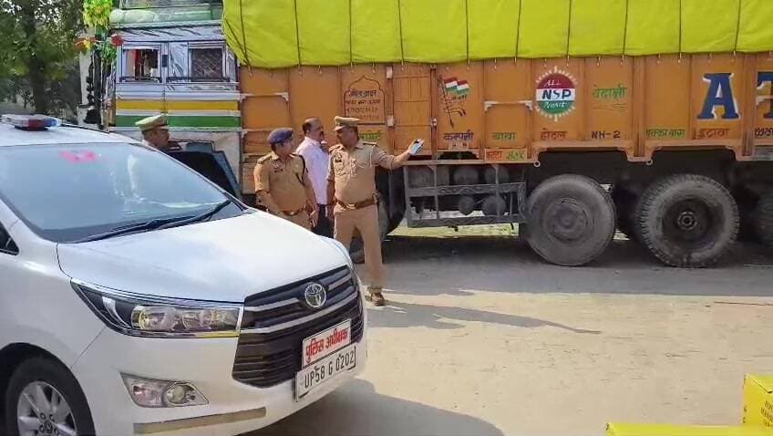 खलीलाबाद: संतकबीरनगर में 220 पेटी अवैध अंग्रेजी शराब समेत 2 गिरफ्तार