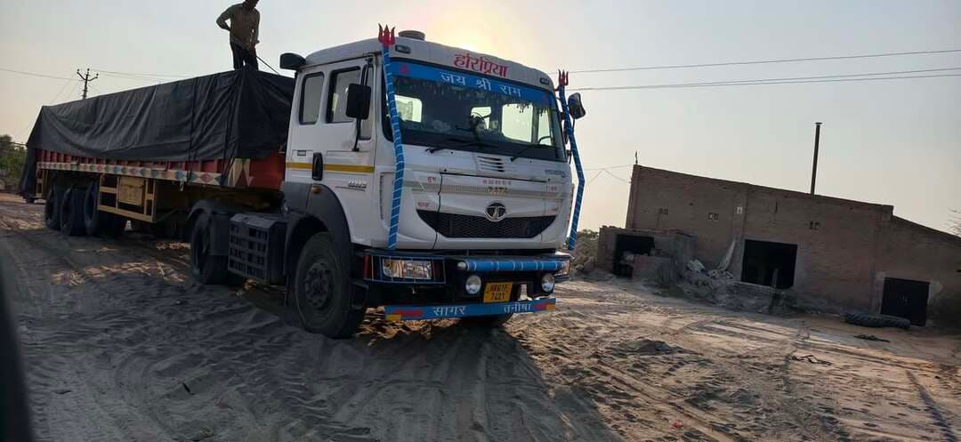 नोहर क्षेत्र में जिप्सम की जगह मिटी डालकर सरेआम फैक्ट्री मालिक किसानों को बेवकूफ बना रहें है कई जगह ग्रेनवल और प्लास्टर की बात करें किसान भाई इन लोगों पर विस्वास कर खरीद लेते है! लेकिन उनको दोखा मिलता है! माफियों द्वारा सरेआम रोड़ पर ट्रको को भरकर दूसरे राज्य में भी ले जाया जाता है प्रशासन की मिलीभगत के चलते यह हो रहा है प्रसाशन से निवेदन है की आप इन पर कार्यवाही करें!