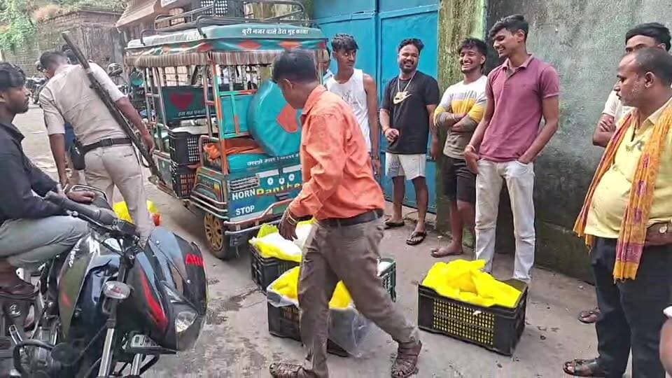 धनबाद, नकली पनीर पर रेड, में खाद सुरक्षा को लेकर FSO के लगातार कार्रवाई से मचा हड़कंप