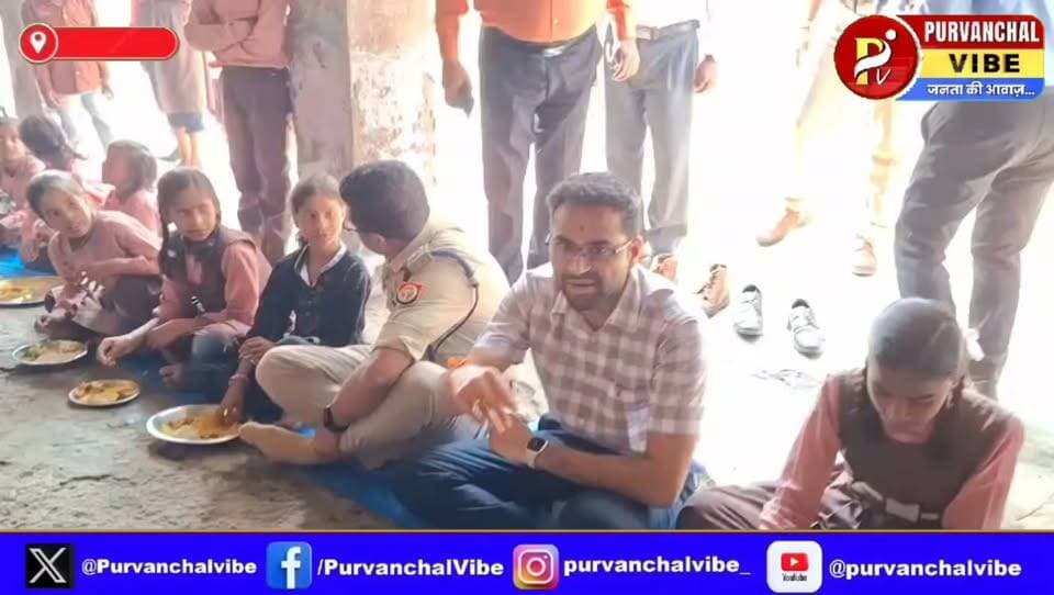 डीएम-एसपी ने बच्चों के साथ किया मध्याह्न भोजन, परखी गुणवत्ता
देवरिया। जिलाधिकारी मधुसूदन हुल्गी और पुलिस अधीक्षक अभिजीत आर. शंकर ने शनिवार को कंपोजिट विद्यालय रुद्रपुर का औचक निरीक्षण किया। इस दौरान अधिकारियों ने बच्चों के साथ बैठकर मध्याह्न भोजन किया और उसकी गुणवत्ता परखी। उन्होंने विद्यालय में शिक्षकों की उपस्थिति, पठन-पाठन, साफ-सफाई और बच्चों को मिलने वाली सुविधाओं का जायजा लिया। अधिकारियों ने संबंधित लोगों को भोजन की गुणवत्ता बनाए रखने, स्वच्छता पर विशेष ध्यान देने और बच्चों को गुणवत्तापूर्ण शिक्षा उपलब्ध कराने के निर्देश दिए। निरीक्षण के दौरान डीएफओ, उपजिलाधिकारी रुद्रपुर राजकुमार गुप्ता सहित संबंधित अधिकारी मौजूद रहे।
#deoria DM Deoria #DeoriaPolice